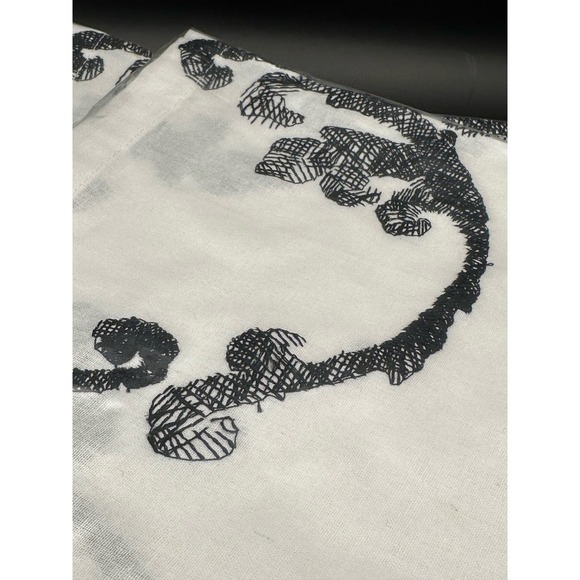 Kim Seybert Cotton Napkins Set of 4 East West Embroidered Black White New - Picture 5 of 9